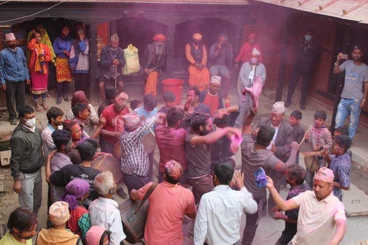 नेपालका पहाडी भेगमा फागु पर्व अर्थात होलि भव्यताका साथ मनाइदै।